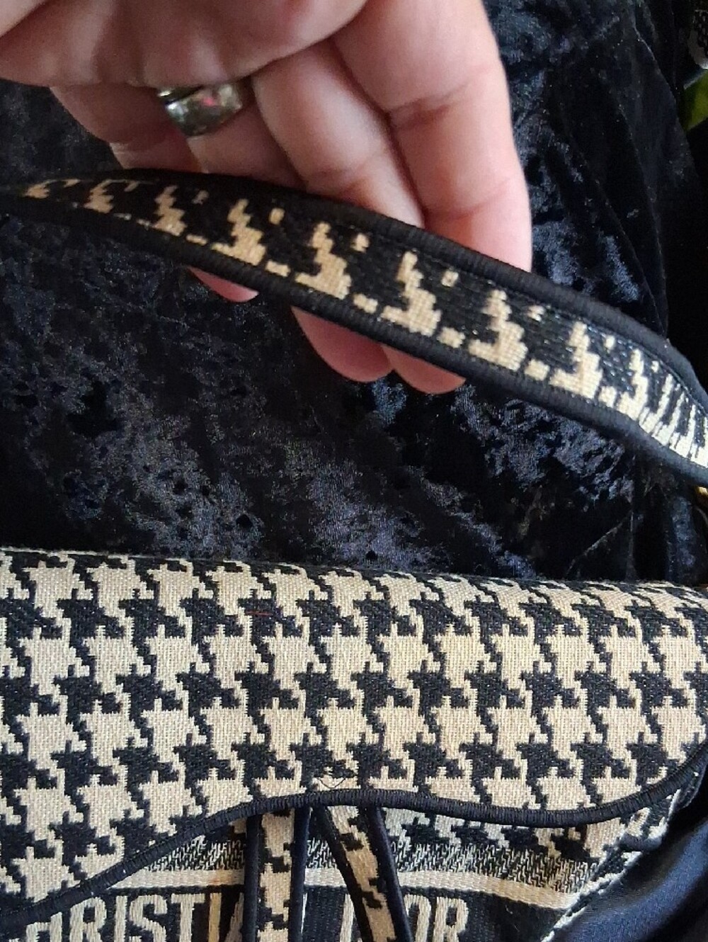 Dior Beige and Black Houndstooth Saddle Bag with Gold Hardware - Picture 4 of 16